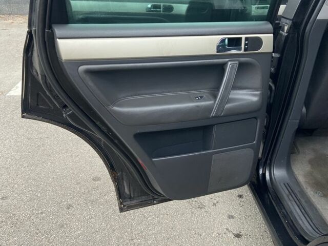 Черный Фольксваген Туарег, объемом двигателя 2.5 л и пробегом 1 тыс. км за 5000 $, фото 6 на Automoto.ua