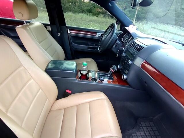 Черный Фольксваген Туарег, объемом двигателя 3.2 л и пробегом 355 тыс. км за 8300 $, фото 3 на Automoto.ua