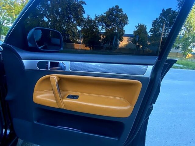 Черный Фольксваген Туарег, объемом двигателя 3 л и пробегом 340 тыс. км за 10800 $, фото 10 на Automoto.ua