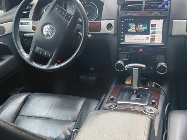 Чорний Фольксваген Туарег, об'ємом двигуна 2.5 л та пробігом 300 тис. км за 5500 $, фото 1 на Automoto.ua