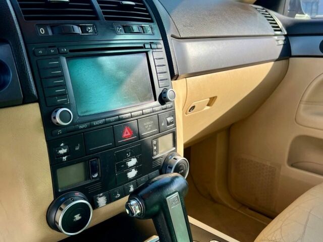 Черный Фольксваген Туарег, объемом двигателя 3 л и пробегом 295 тыс. км за 6900 $, фото 12 на Automoto.ua