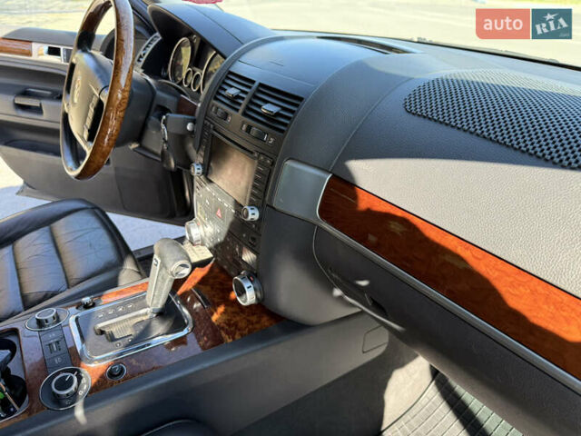 Черный Фольксваген Туарег, объемом двигателя 3 л и пробегом 340 тыс. км за 7500 $, фото 23 на Automoto.ua