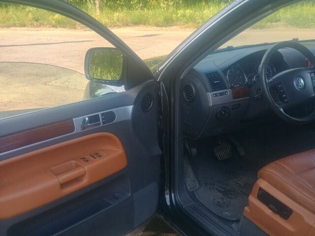 Черный Фольксваген Туарег, объемом двигателя 2.5 л и пробегом 271 тыс. км за 6000 $, фото 5 на Automoto.ua