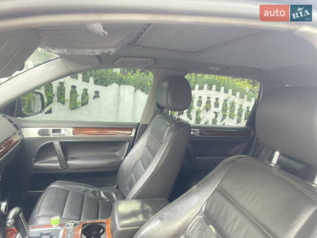 Черный Фольксваген Туарег, объемом двигателя 2.46 л и пробегом 330 тыс. км за 10500 $, фото 4 на Automoto.ua