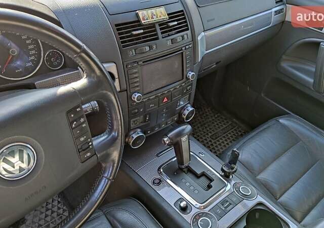 Чорний Фольксваген Туарег, об'ємом двигуна 3 л та пробігом 365 тис. км за 10700 $, фото 12 на Automoto.ua