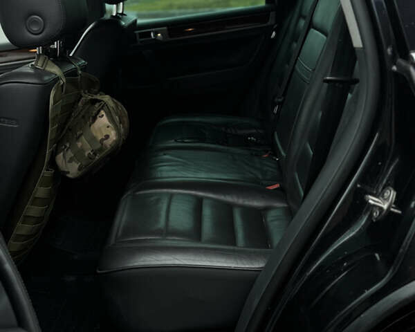 Черный Фольксваген Туарег, объемом двигателя 2.97 л и пробегом 421 тыс. км за 8000 $, фото 10 на Automoto.ua