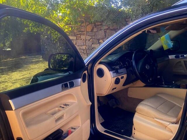 Черный Фольксваген Туарег, объемом двигателя 3 л и пробегом 380 тыс. км за 8200 $, фото 6 на Automoto.ua