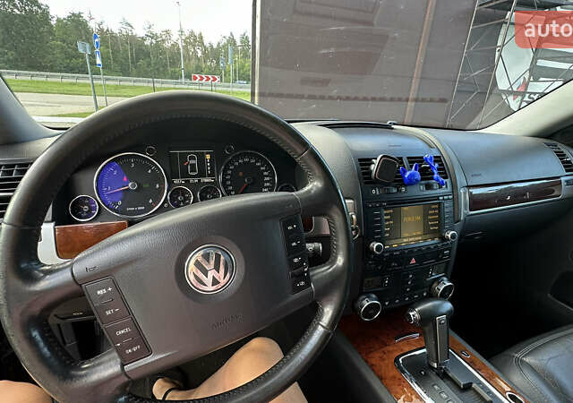 Черный Фольксваген Туарег, объемом двигателя 2.97 л и пробегом 281 тыс. км за 10500 $, фото 2 на Automoto.ua