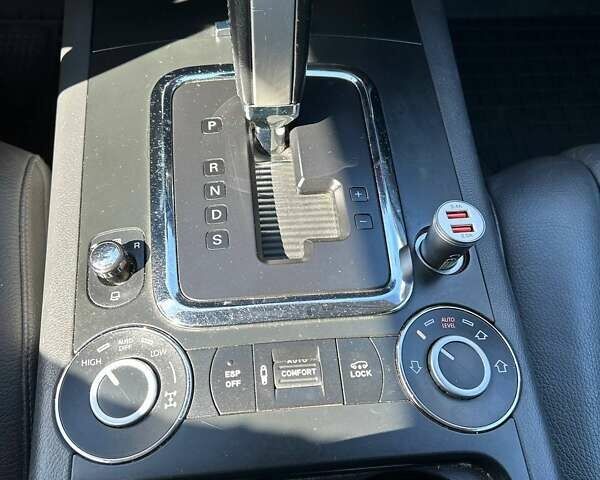 Чорний Фольксваген Туарег, об'ємом двигуна 3 л та пробігом 247 тис. км за 10200 $, фото 5 на Automoto.ua