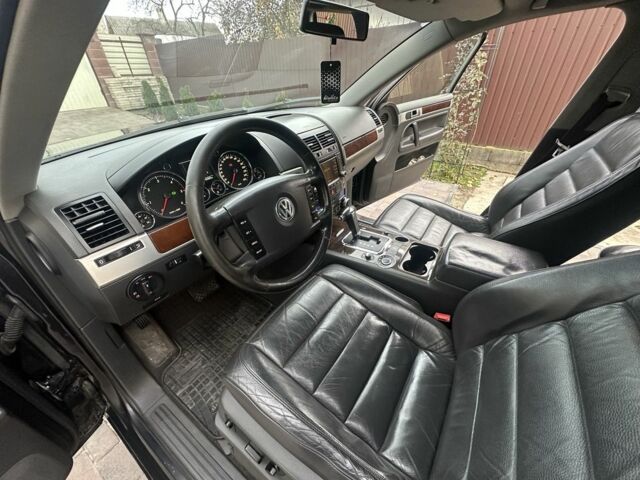 Черный Фольксваген Туарег, объемом двигателя 3 л и пробегом 490 тыс. км за 5700 $, фото 7 на Automoto.ua