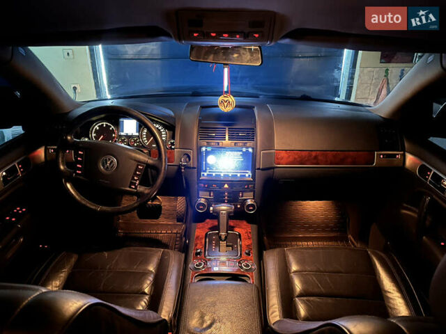 Чорний Фольксваген Туарег, об'ємом двигуна 3 л та пробігом 230 тис. км за 14000 $, фото 39 на Automoto.ua