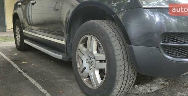 Черный Фольксваген Туарег, объемом двигателя 3.2 л и пробегом 360 тыс. км за 9500 $, фото 7 на Automoto.ua