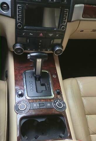 Черный Фольксваген Туарег, объемом двигателя 3.2 л и пробегом 360 тыс. км за 9500 $, фото 5 на Automoto.ua