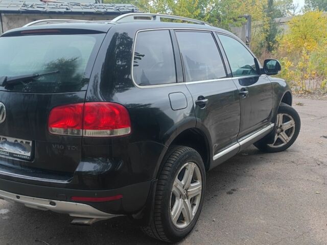 Черный Фольксваген Туарег, объемом двигателя 5 л и пробегом 207 тыс. км за 5500 $, фото 2 на Automoto.ua