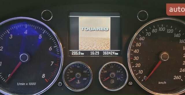 Черный Фольксваген Туарег, объемом двигателя 3.2 л и пробегом 360 тыс. км за 9500 $, фото 6 на Automoto.ua