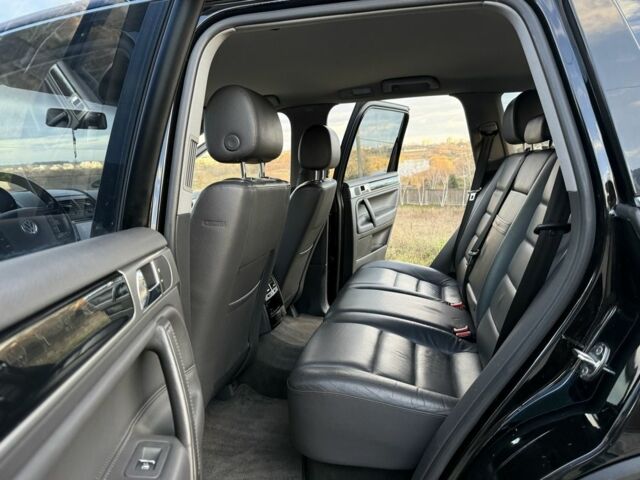 Черный Фольксваген Туарег, объемом двигателя 2.5 л и пробегом 232 тыс. км за 5750 $, фото 14 на Automoto.ua