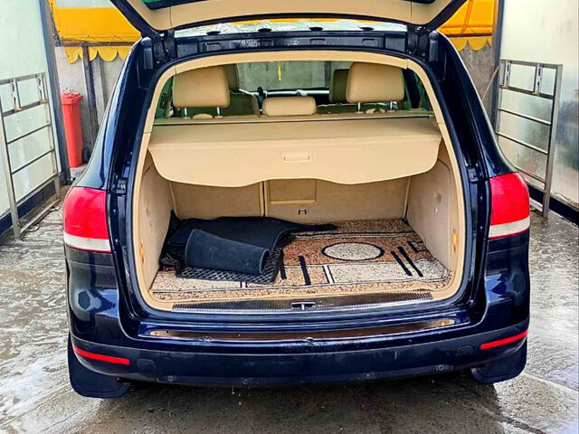 Черный Фольксваген Туарег, объемом двигателя 3.2 л и пробегом 318 тыс. км за 4950 $, фото 4 на Automoto.ua