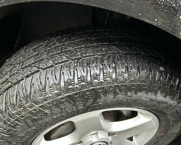 Черный Фольксваген Туарег, объемом двигателя 3 л и пробегом 330 тыс. км за 6800 $, фото 2 на Automoto.ua