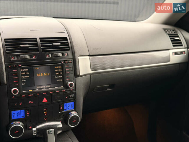 Черный Фольксваген Туарег, объемом двигателя 4.9 л и пробегом 340 тыс. км за 6900 $, фото 59 на Automoto.ua