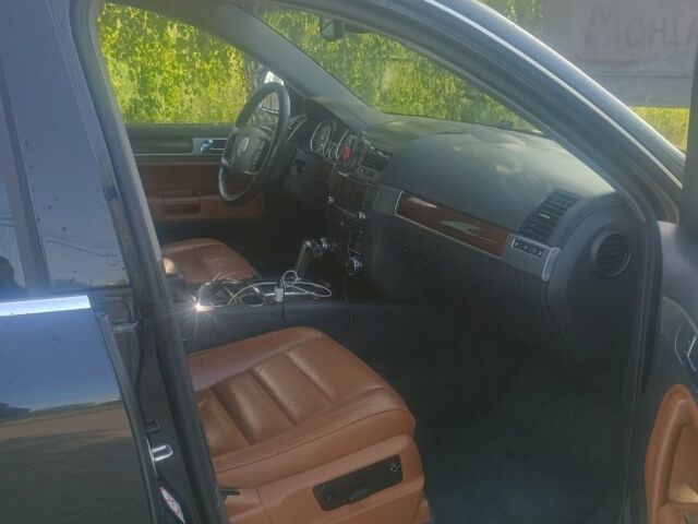 Черный Фольксваген Туарег, объемом двигателя 2.5 л и пробегом 271 тыс. км за 6000 $, фото 3 на Automoto.ua