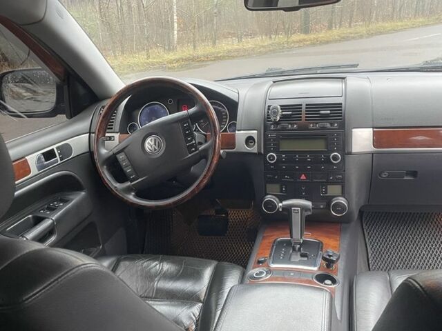 Чорний Фольксваген Туарег, об'ємом двигуна 2.5 л та пробігом 351 тис. км за 10000 $, фото 9 на Automoto.ua