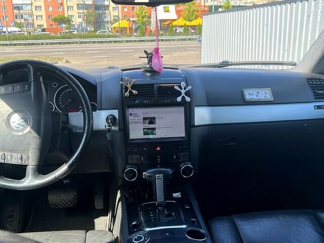 Черный Фольксваген Туарег, объемом двигателя 3 л и пробегом 250 тыс. км за 10700 $, фото 2 на Automoto.ua