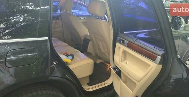 Черный Фольксваген Туарег, объемом двигателя 3.2 л и пробегом 360 тыс. км за 9500 $, фото 8 на Automoto.ua