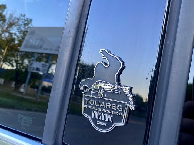 Черный Фольксваген Туарег, объемом двигателя 3 л и пробегом 340 тыс. км за 10800 $, фото 2 на Automoto.ua