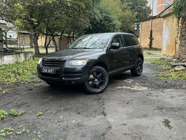 Черный Фольксваген Туарег, объемом двигателя 5 л и пробегом 300 тыс. км за 3000 $, фото 2 на Automoto.ua