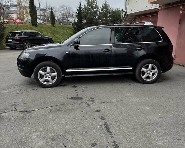 Чорний Фольксваген Туарег, об'ємом двигуна 4.92 л та пробігом 340 тис. км за 6500 $, фото 4 на Automoto.ua
