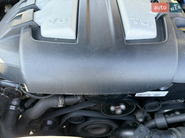 Черный Фольксваген Туарег, объемом двигателя 3 л и пробегом 340 тыс. км за 7500 $, фото 25 на Automoto.ua