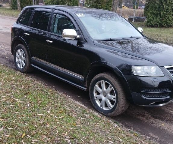 Черный Фольксваген Туарег, объемом двигателя 2.5 л и пробегом 317 тыс. км за 5000 $, фото 4 на Automoto.ua