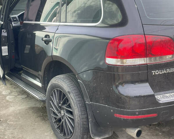 Черный Фольксваген Туарег, объемом двигателя 2.46 л и пробегом 330 тыс. км за 10500 $, фото 6 на Automoto.ua