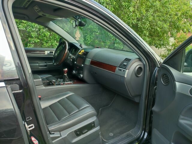 Черный Фольксваген Туарег, объемом двигателя 2.5 л и пробегом 332 тыс. км за 9500 $, фото 3 на Automoto.ua