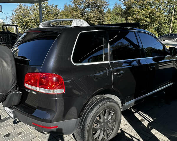 Черный Фольксваген Туарег, объемом двигателя 5 л и пробегом 270 тыс. км за 8750 $, фото 9 на Automoto.ua