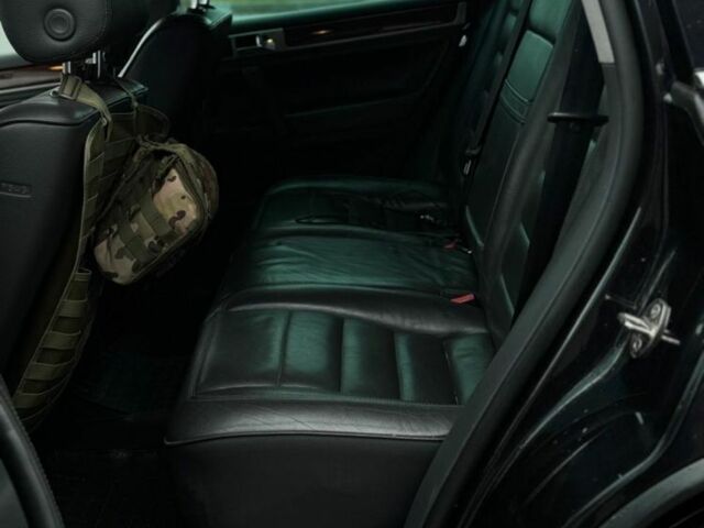 Черный Фольксваген Туарег, объемом двигателя 3 л и пробегом 420 тыс. км за 8000 $, фото 3 на Automoto.ua