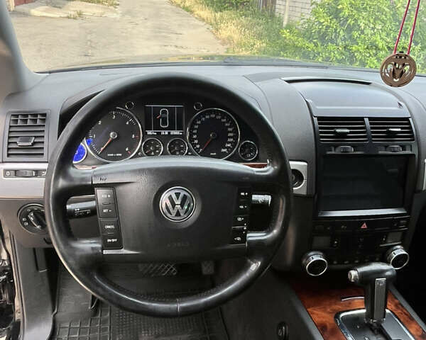 Чорний Фольксваген Туарег, об'ємом двигуна 3 л та пробігом 230 тис. км за 14000 $, фото 23 на Automoto.ua