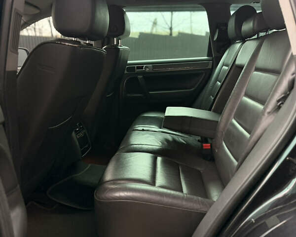 Черный Фольксваген Туарег, объемом двигателя 4.9 л и пробегом 340 тыс. км за 6900 $, фото 62 на Automoto.ua