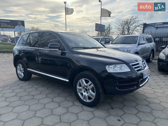 Черный Фольксваген Туарег, объемом двигателя 4.92 л и пробегом 350 тыс. км за 6500 $, фото 2 на Automoto.ua