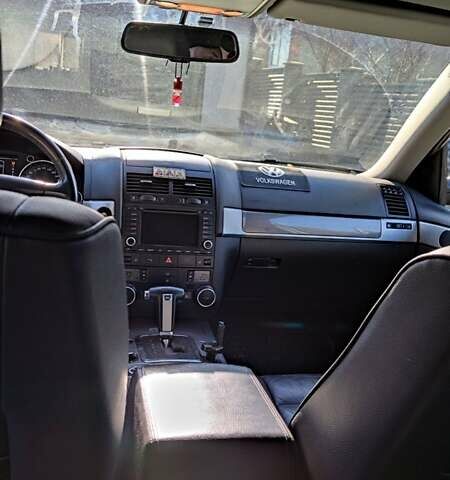 Чорний Фольксваген Туарег, об'ємом двигуна 3 л та пробігом 365 тис. км за 10700 $, фото 20 на Automoto.ua