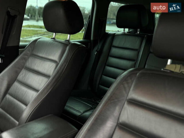 Черный Фольксваген Туарег, объемом двигателя 2.97 л и пробегом 421 тыс. км за 8000 $, фото 6 на Automoto.ua