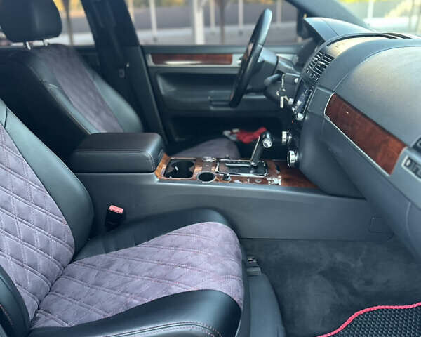 Чорний Фольксваген Туарег, об'ємом двигуна 3.2 л та пробігом 520 тис. км за 7600 $, фото 11 на Automoto.ua