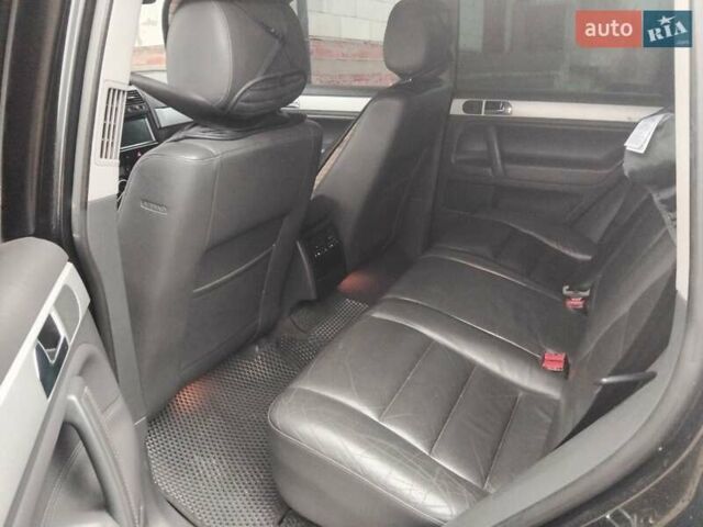 Чорний Фольксваген Туарег, об'ємом двигуна 3 л та пробігом 318 тис. км за 9200 $, фото 17 на Automoto.ua