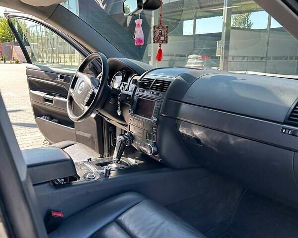 Чорний Фольксваген Туарег, об'ємом двигуна 3 л та пробігом 247 тис. км за 10200 $, фото 4 на Automoto.ua