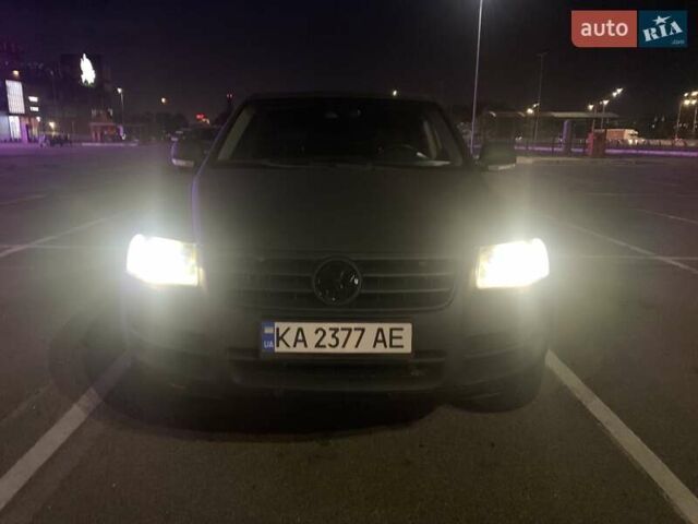 Чорний Фольксваген Туарег, об'ємом двигуна 3.2 л та пробігом 520 тис. км за 7600 $, фото 1 на Automoto.ua