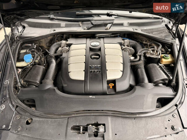 Черный Фольксваген Туарег, объемом двигателя 4.9 л и пробегом 340 тыс. км за 6900 $, фото 90 на Automoto.ua