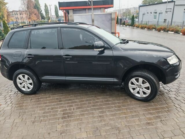 Черный Фольксваген Туарег, объемом двигателя 3 л и пробегом 400 тыс. км за 7200 $, фото 2 на Automoto.ua