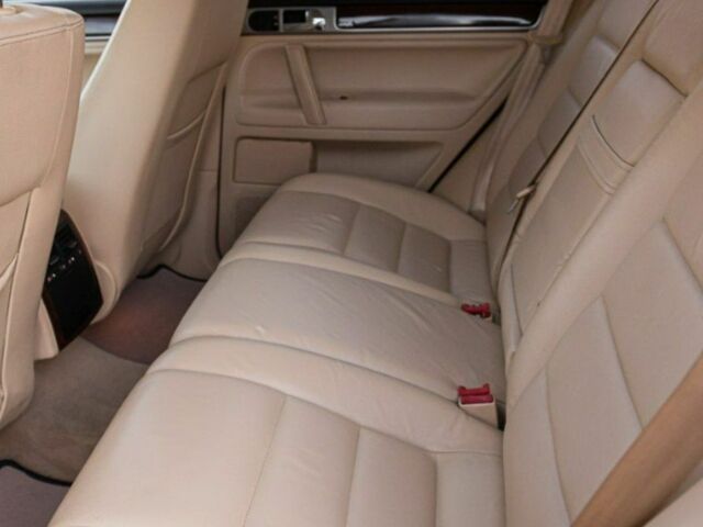 Чорний Фольксваген Туарег, об'ємом двигуна 3 л та пробігом 223 тис. км за 3384 $, фото 5 на Automoto.ua