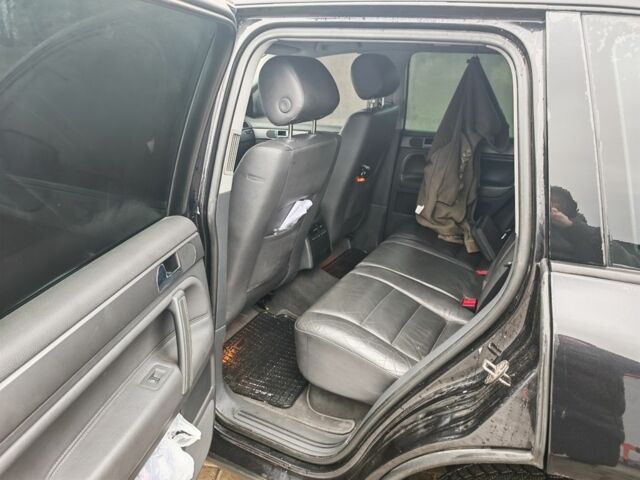 Черный Фольксваген Туарег, объемом двигателя 3 л и пробегом 400 тыс. км за 7200 $, фото 5 на Automoto.ua