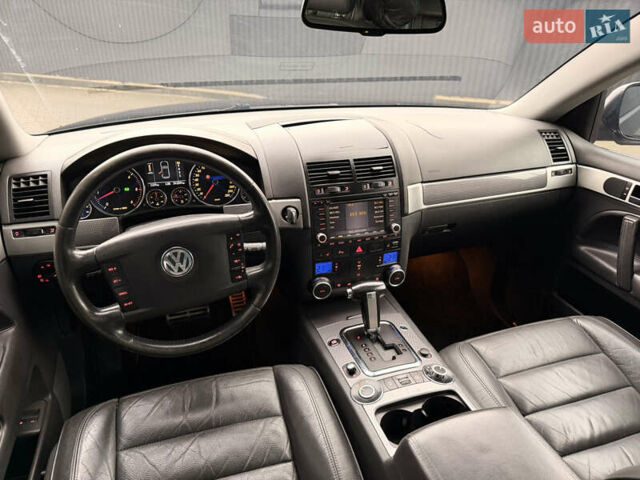 Черный Фольксваген Туарег, объемом двигателя 4.9 л и пробегом 340 тыс. км за 6900 $, фото 54 на Automoto.ua